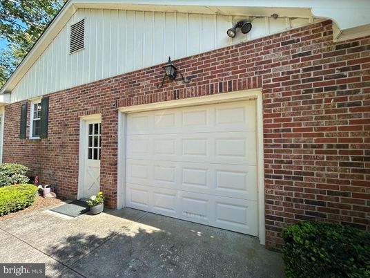 Detached Garage, Exterior