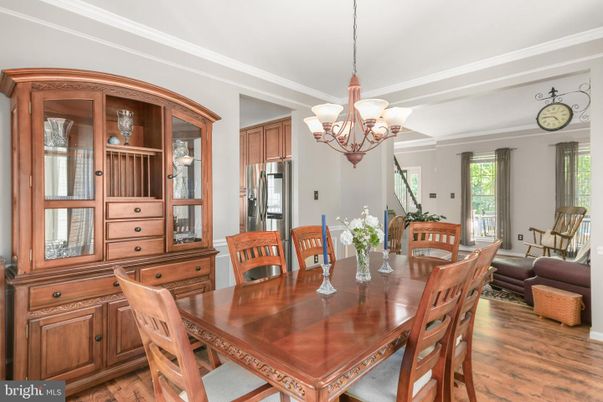 Chandelier, Dining room, Interior, Kitchen, Stainless Steel Appliances, Wood Texture Flooring