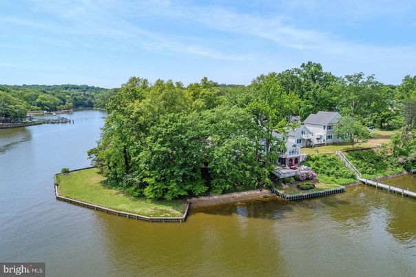 Exterior, Lake