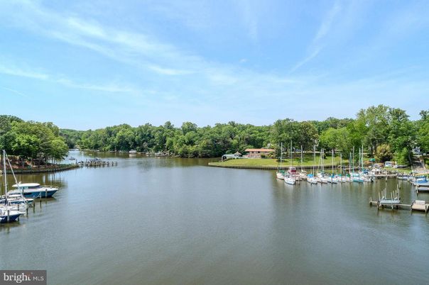 Exterior, Lake