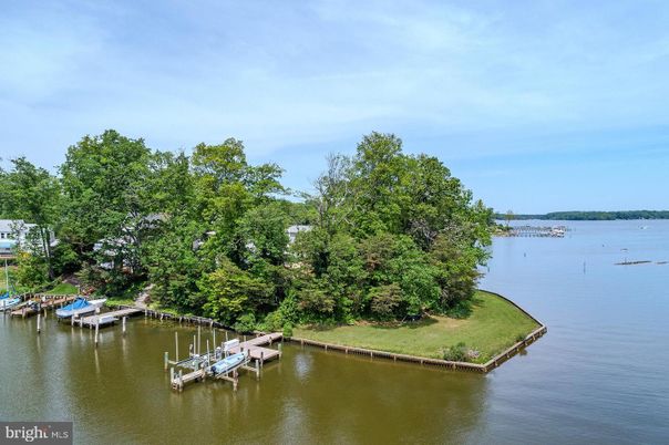 Exterior, Lake