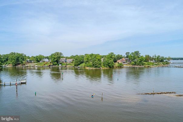 Exterior, Lake