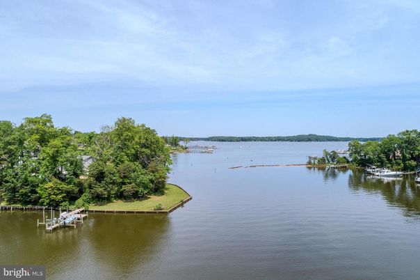 Exterior, Lake