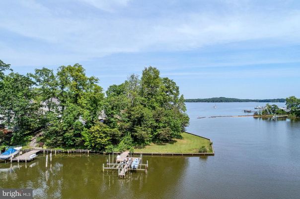 Exterior, Lake