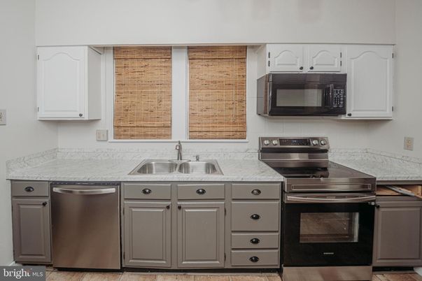 Interior, Kitchen, Stainless Steel Appliances
