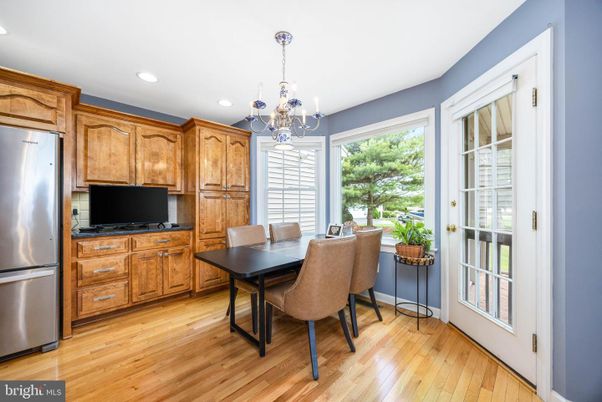 Chandelier, Dining room, Interior, Kitchen, Recessed Lighting, Stainless Steel Appliances, Wood Texture Flooring