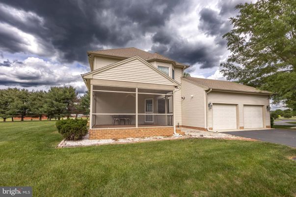 Attached, Backyard, Exterior, Facade, American Craftsman