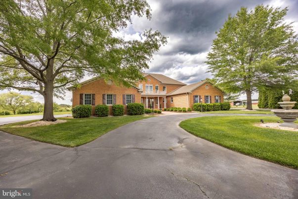 Backyard, Exterior, Facade, Brick Facade, Brick Traditional