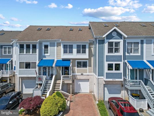 Attached, Exterior, Facade, Rowhouse