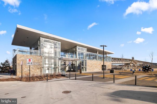 Exterior, Facade, Modern