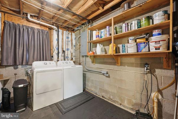 Interior, Washer, Wooden Beams