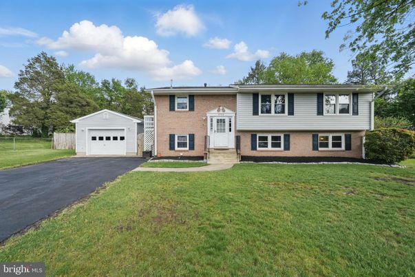 Attached, Detached Garage, Exterior, Facade, Brick Facade, Raised Ranch
