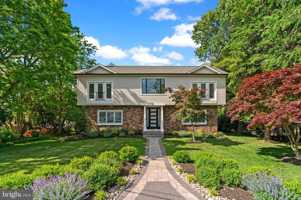 Exterior, Facade, Brick Facade, Raised Ranch