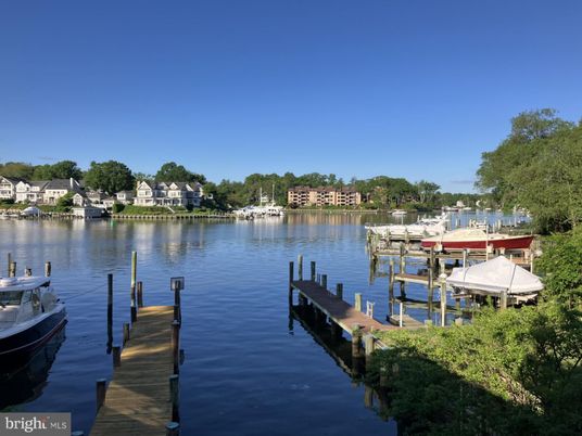 Exterior, Lake