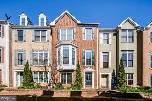 Exterior, Facade, Brick Facade, Rowhouse