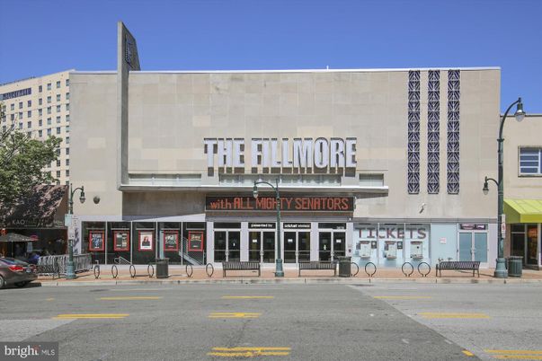 Exterior, Facade, Modern