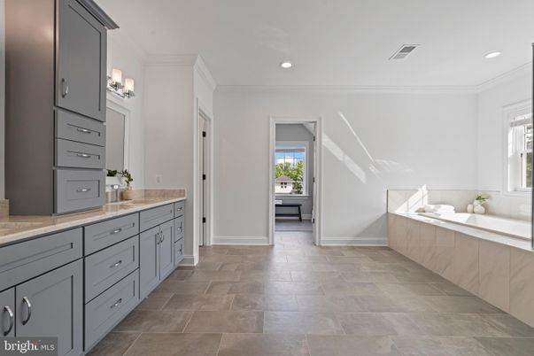 Bathroom, Dual Sink Vanities, Interior, Recessed Lighting
