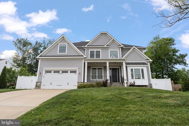 Attached, Exterior, Facade, Farmhouse