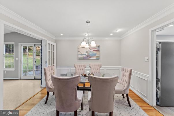 Chandelier, Dining room, Interior, Recessed Lighting, Wood Texture Flooring