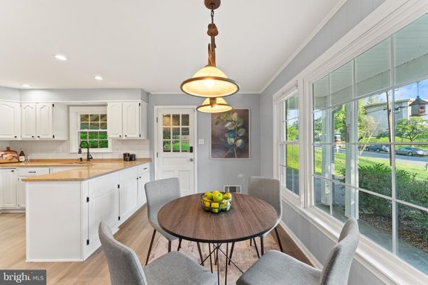 Dining room, Interior, Kitchen, Pendant Lights, Recessed Lighting, Wood Texture Flooring