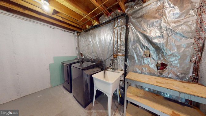Interior, Washer, Wooden Beams