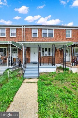 Exterior, Facade, Brick Facade, Rowhouse