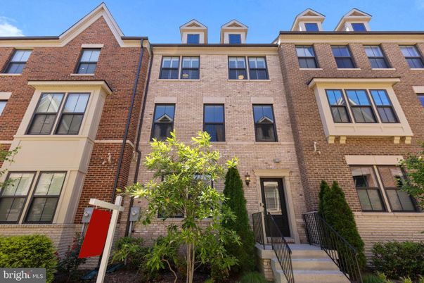 Exterior, Facade, Brick Facade, Rowhouse