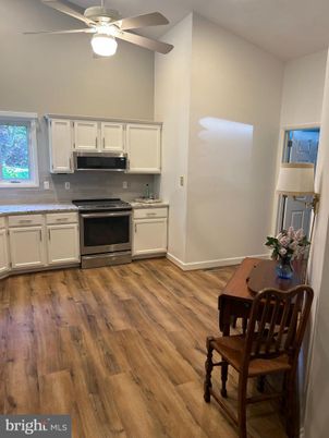 Dining room, Interior, Kitchen, Stainless Steel Appliances, Wood Texture Flooring