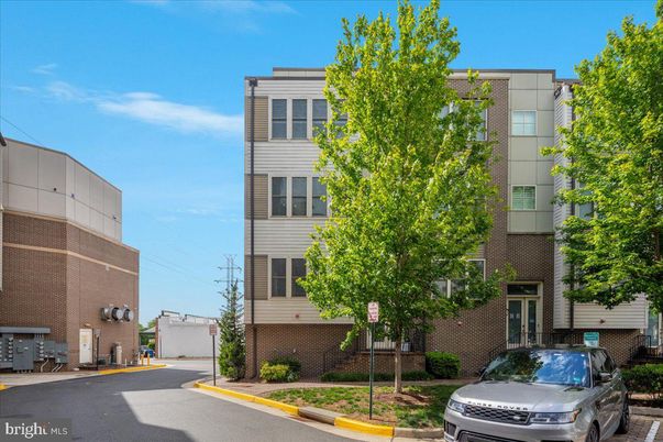 Exterior, Facade, Brick Facade, Rowhouse