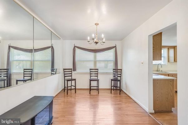 Chandelier, Interior, Kitchen, Wood Texture Flooring
