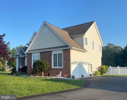 Attached, Exterior, Facade, Brick Facade, Farmhouse