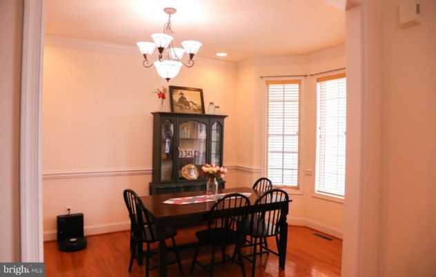 Chandelier, Dining room, Interior, Recessed Lighting, Wood Texture Flooring