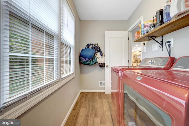 Interior, Washer, Wood Texture Flooring