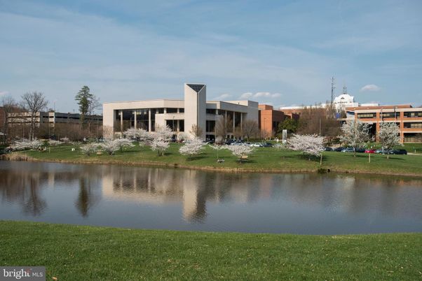 Exterior, Lake