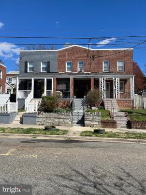 Exterior, Facade, Brick Facade, Cape Cod
