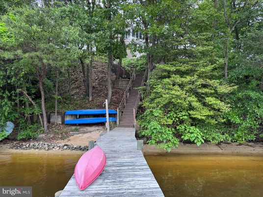 Exterior, Lake