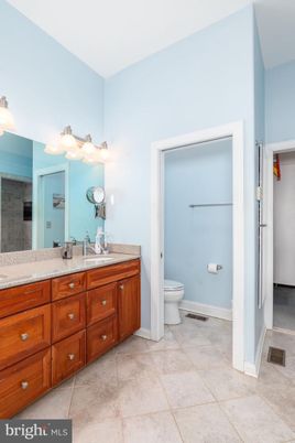 Bathroom, Dual Sink Vanities, Interior