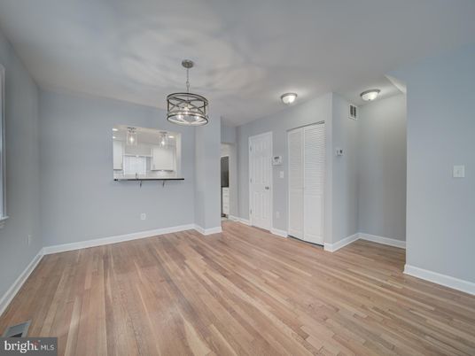 Empty room, Interior, Pendant Lights, Wood Texture Flooring