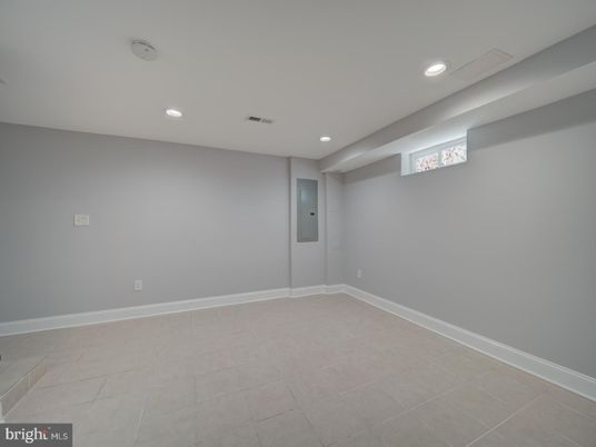 Elevator, Empty room, Interior, Recessed Lighting