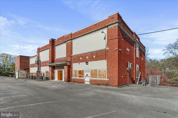 Exterior, Facade, Brick Facade, Rowhouse