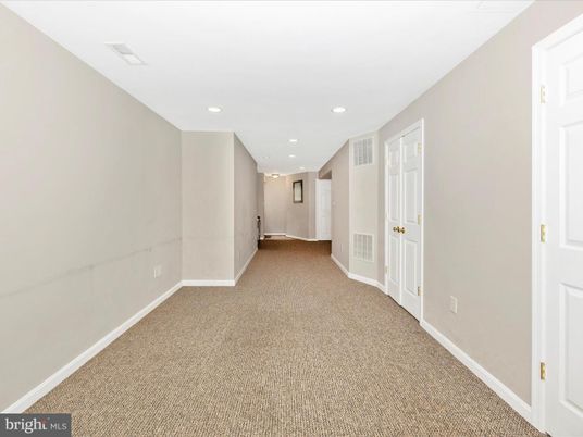 Empty room, Interior, Recessed Lighting
