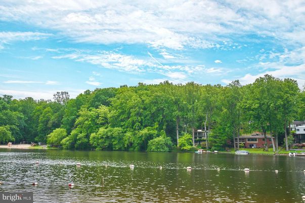 Exterior, Lake
