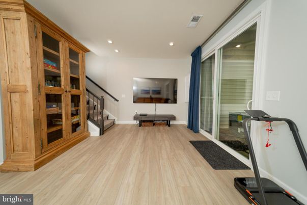 Fitness Equipment, Interior, Recessed Lighting, Wood Texture Flooring