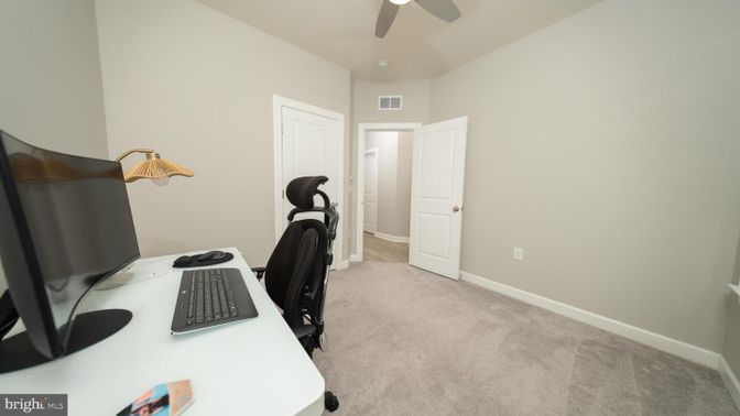 Home Office, Interior