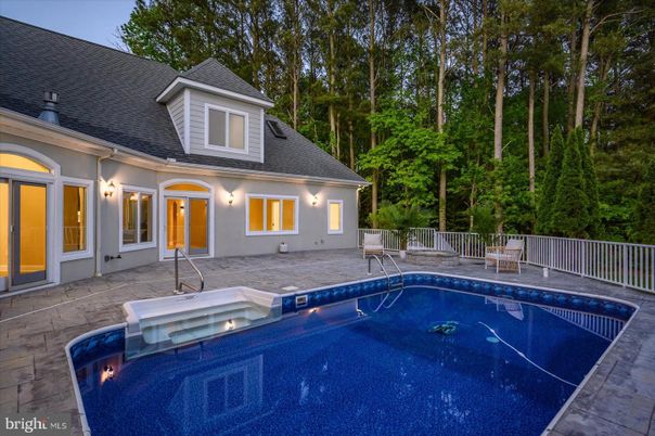 Exterior, Pool