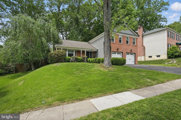 Attached, Exterior, Facade, Brick Facade, Split Level