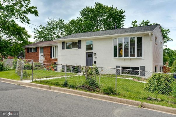 Exterior, Facade, Brick Facade, Raised Ranch