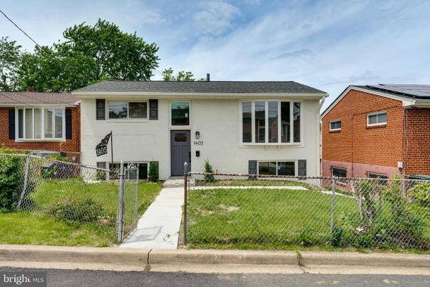 Exterior, Facade, Brick Facade, Raised Ranch