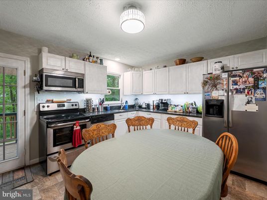 Dining room, Interior, Kitchen, Stainless Steel Appliances