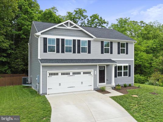 Attached, Exterior, Facade, Farmhouse